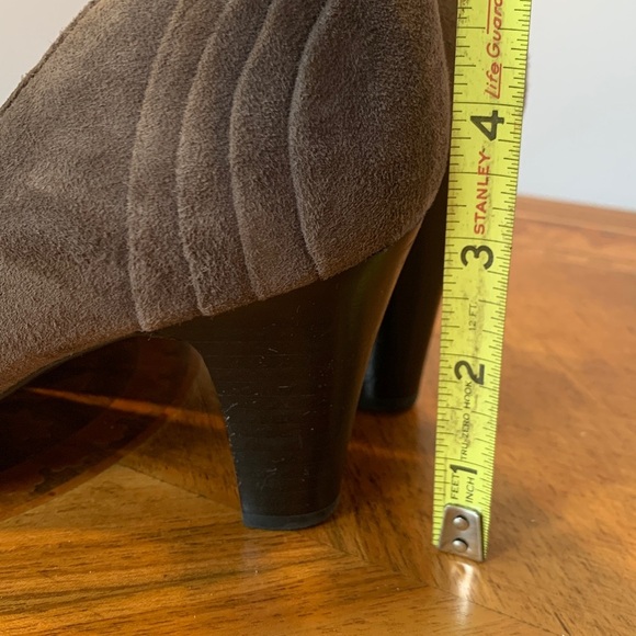 Clarks Artisan Society Ball Suede Pumps Taupe Women’s Size 8W (wide) - Picture 16 of 16